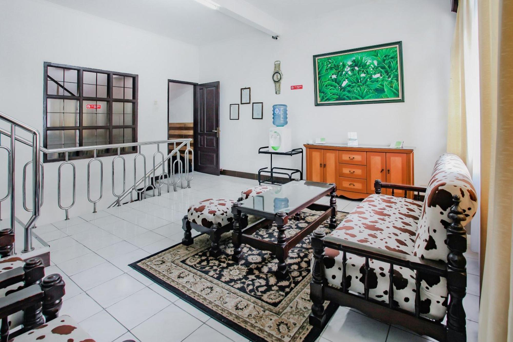 Oyo Life 90091 Wisma Pakuan Syariah Bogor Exterior photo