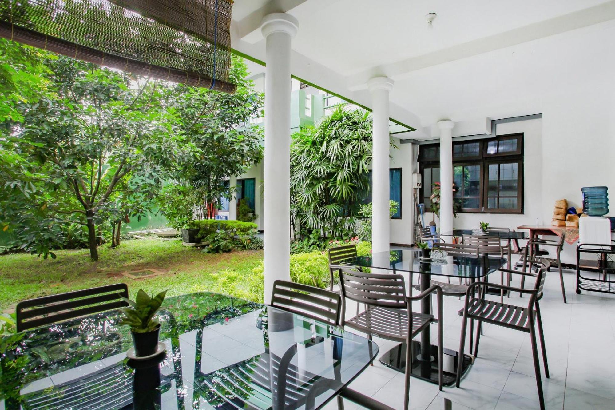 Oyo Life 90091 Wisma Pakuan Syariah Bogor Exterior photo