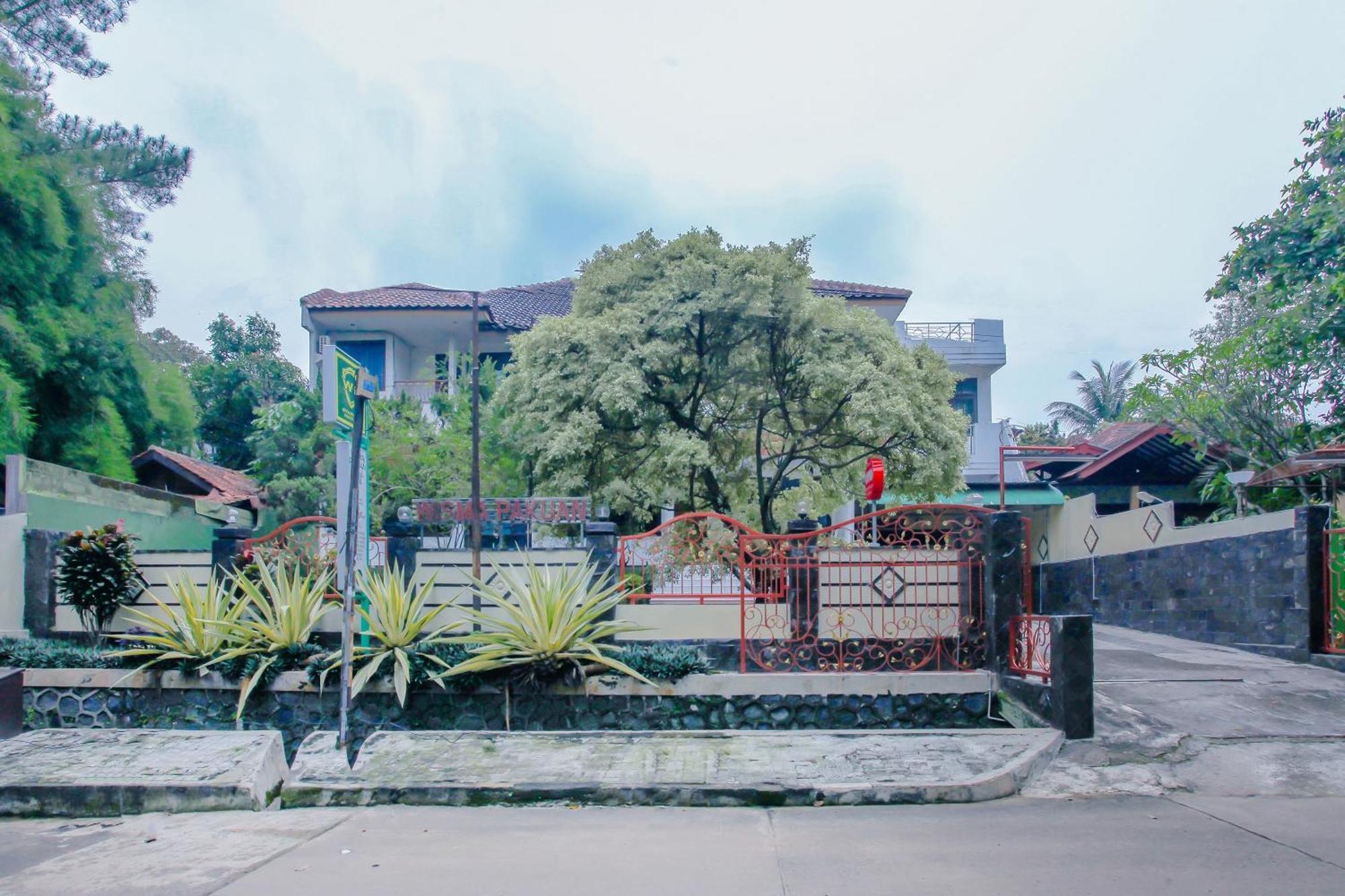 Oyo Life 90091 Wisma Pakuan Syariah Bogor Exterior photo