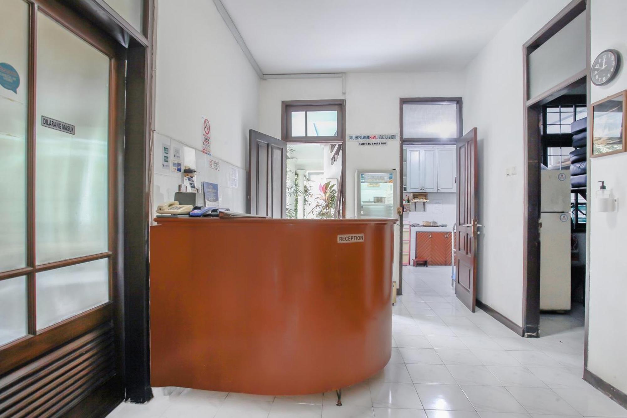 Oyo Life 90091 Wisma Pakuan Syariah Bogor Exterior photo